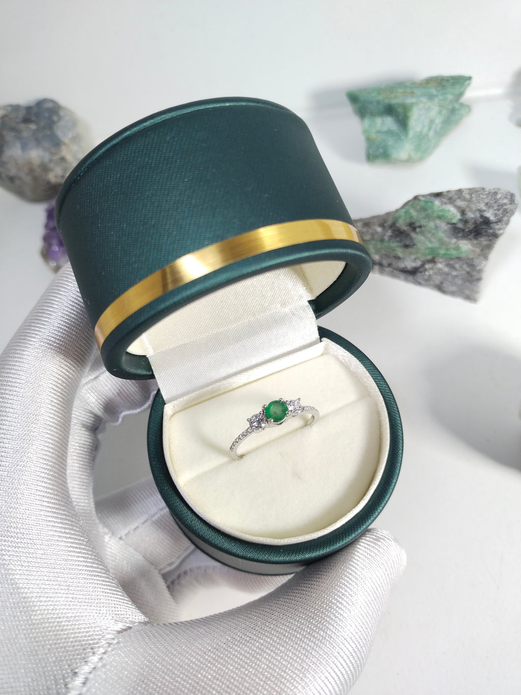 Anillo Oro blanco con plata esmeralda natural talla redonda tamaño 4,5mm