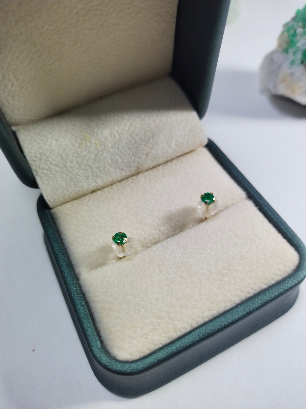 Aretes oro amarillo puro 100% de 14K esmeraldas naturales certificadas cali Topitos