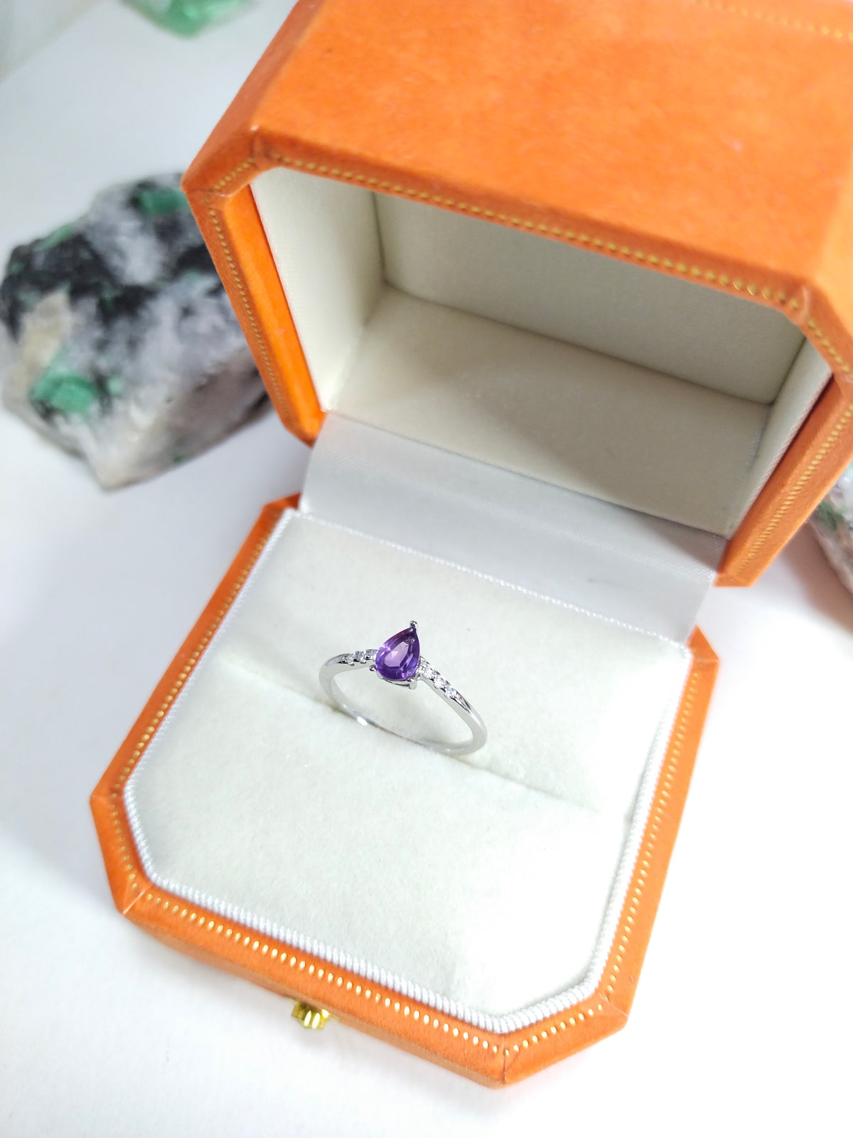 Anillo amatista Pera / Lagrima natural Oro blanco con plata Joyeria acendrado cali