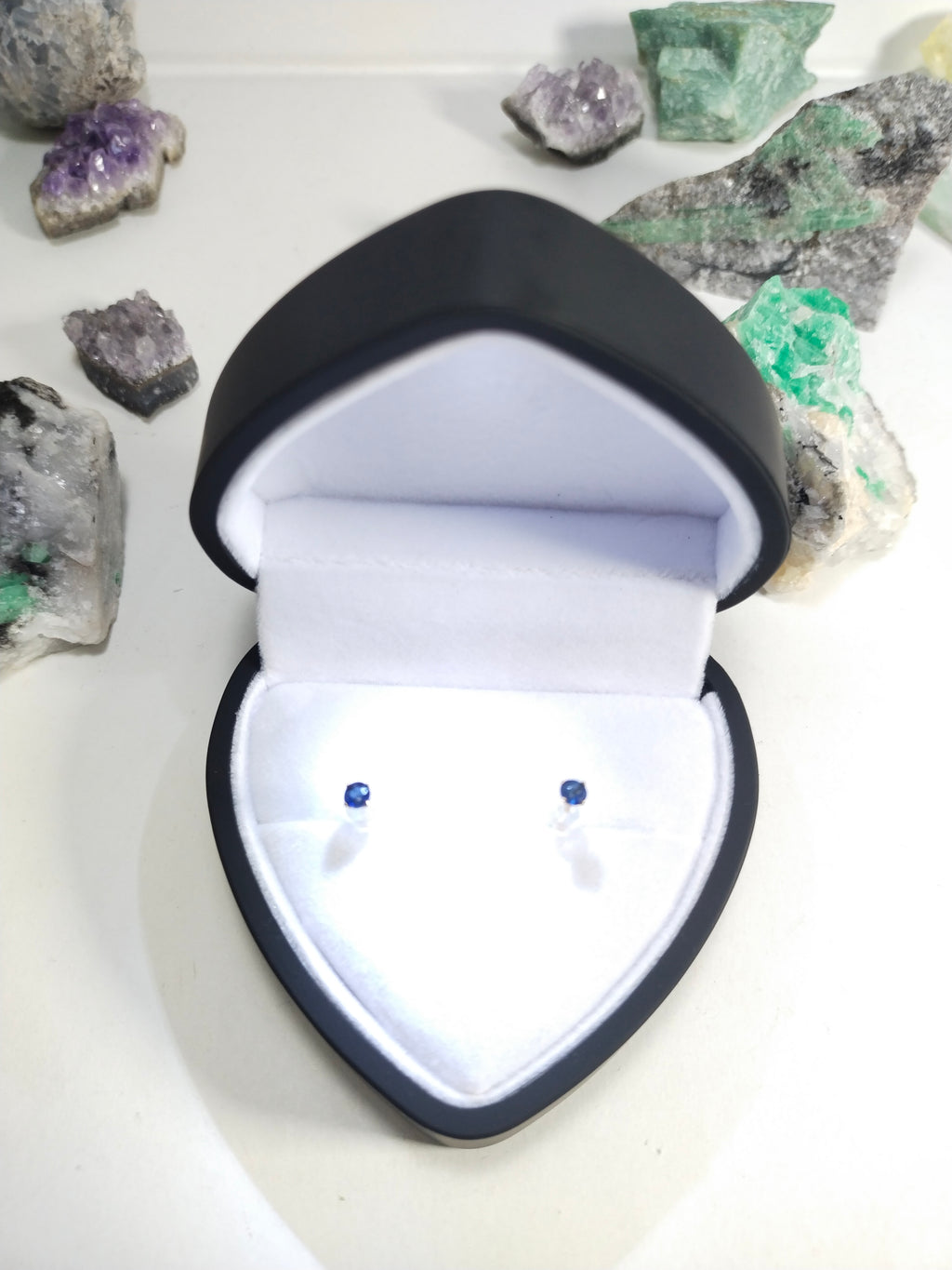 Aretes 18K oro puro italiano con zafiros azules naturales certificados Joyeria acendrado cali.