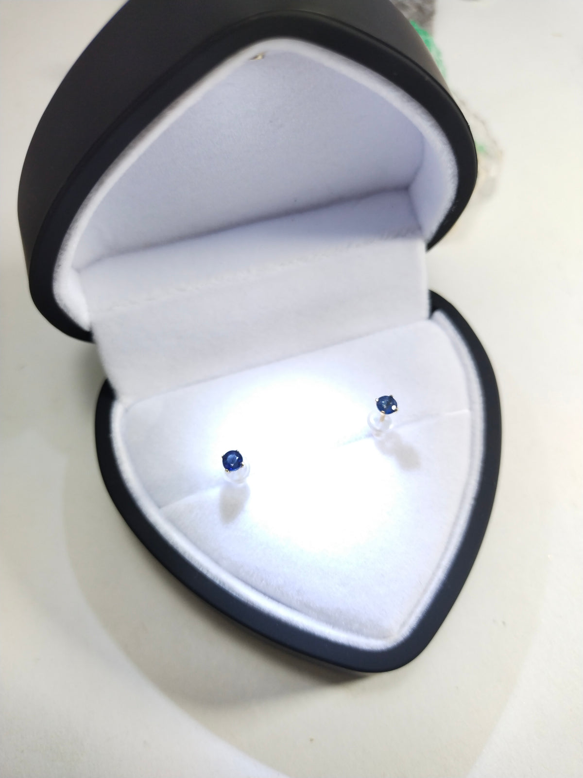 Aretes 18K oro puro italiano con zafiros azules naturales certificados Joyeria acendrado cali.